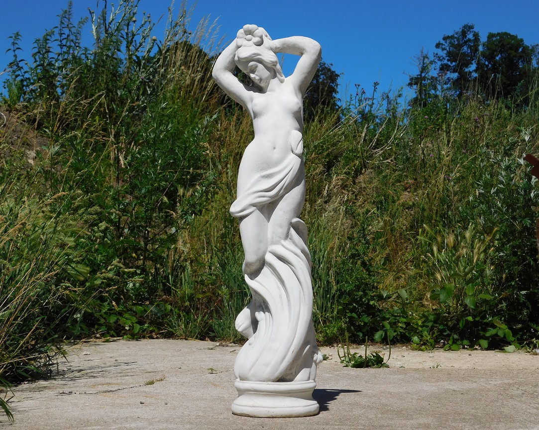Prachtig vol stenen beeld van een dame - tuinbeeld HANDGEMAAKT.EU
