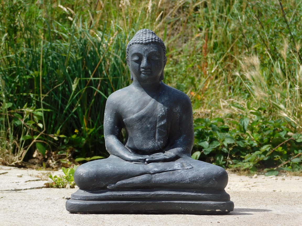 Sociaal commando teugels Boeddha in meditatie, gemaakt van vol steen grijs. - HANDGEMAAKT.EU