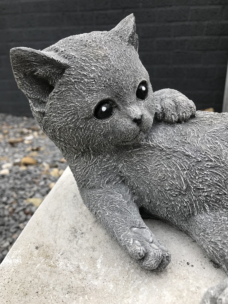 motief Legacy martelen Beeld van een spelende kat / poes, gemaakt van steen, heel leuk! -  HANDGEMAAKT.EU
