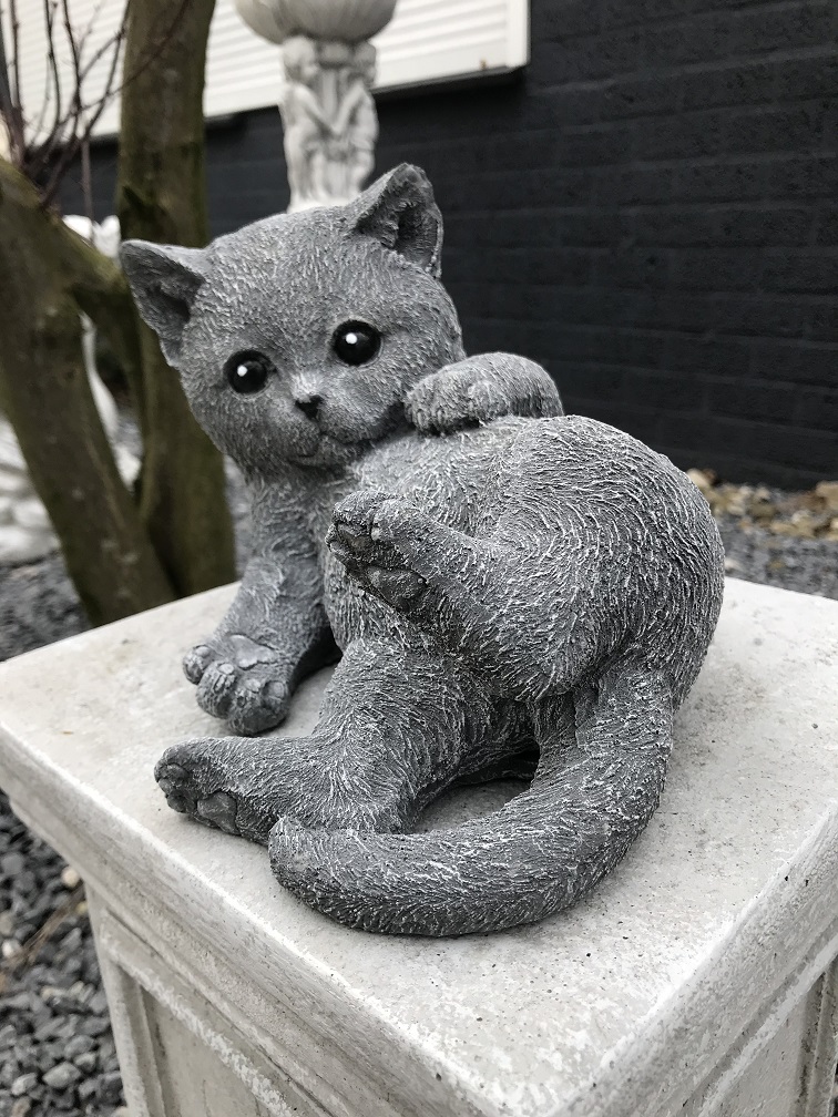 Gematigd Zuivelproducten agitatie Beeld van een spelende kat / poes, gemaakt van steen, heel leuk! -  HANDGEMAAKT.EU