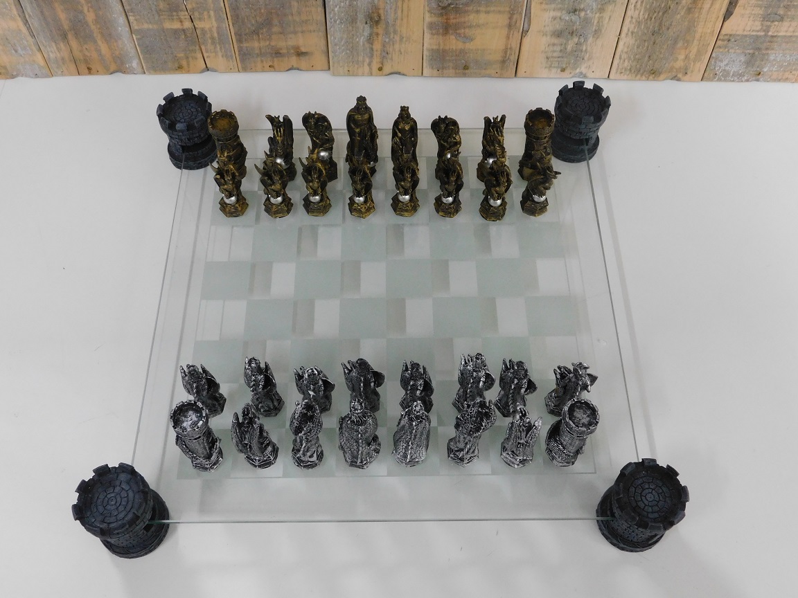 samenkomen Afstoting Vervuild Een schaakspel met als thema: '' ridder-draken'', fraaie schaakstukken... -  HANDGEMAAKT.EU