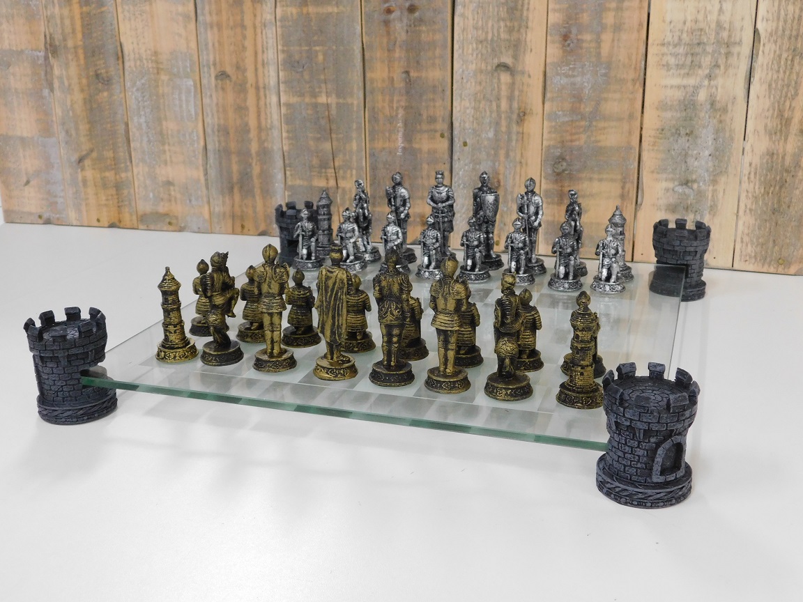 Verslaggever Vertrouwen Implicaties Een prachtig schaakspel in middeleeuwse stijl, schaakbord is gemaakt... -  HANDGEMAAKT.EU