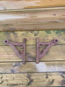 Set of wall brackets, heavy-duty cast iron rest.