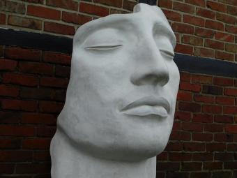 Uniek beeld The Face - 135 cm - Steen