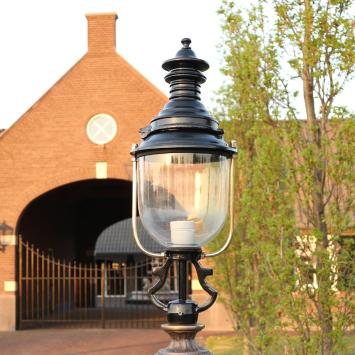 Exclusive lampshade for on a pole or arm, exclusive loose outdoor lamp