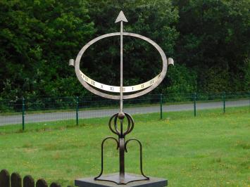 Sundial on Foot - 80 cm - Iron