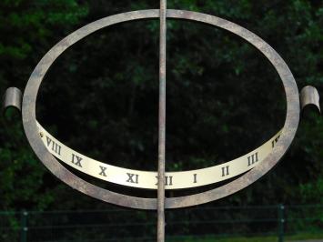 Sundial on Foot - 80 cm - Iron